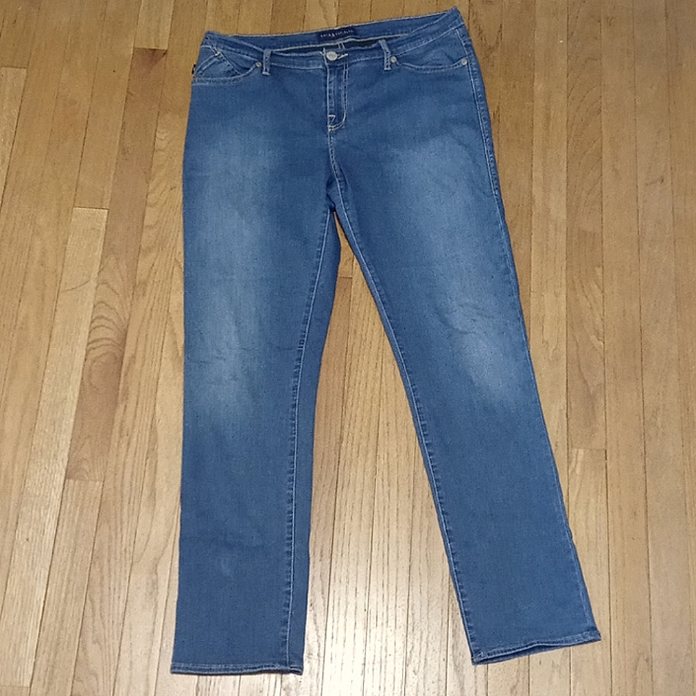 ROCK&REPUBLIC BERLIN LOW RISE STRAIGHT LEG JEAN 16